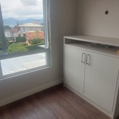 Casa Residencial com 250m², 4 quartos (sendo 4 suítes), 3 garagens, no bairro Centro em Florianópolis