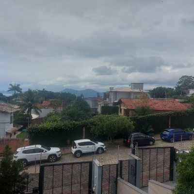 Casa Residencial com 250m², 4 quartos (sendo 4 suítes), 3 garagens, no bairro Centro em Florianópolis