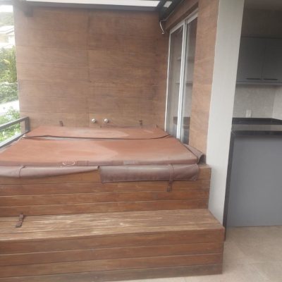 Casa Residencial com 250m², 4 quartos (sendo 4 suítes), 3 garagens, no bairro Centro em Florianópolis