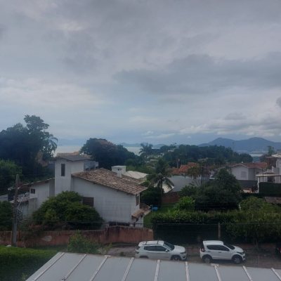 Casa Residencial com 250m², 4 quartos (sendo 4 suítes), 3 garagens, no bairro Centro em Florianópolis