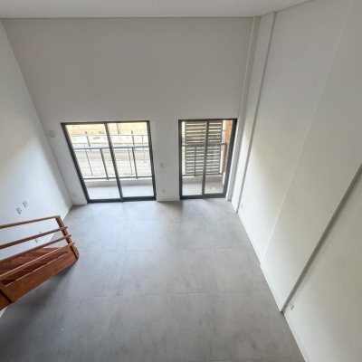 Loft com 81m², 1 quarto, 1 garagem, no bairro Monte Verde em Florianópolis