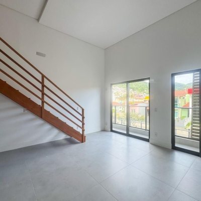 Loft com 81m², 1 quarto, 1 garagem, no bairro Monte Verde em Florianópolis