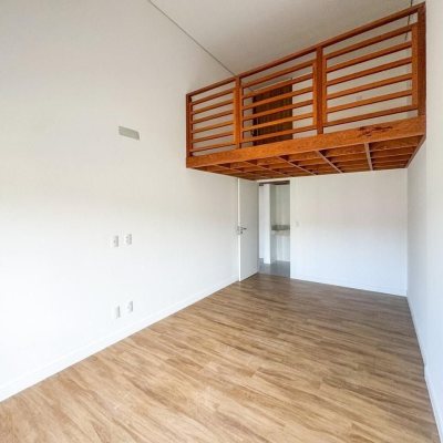 Loft com 81m², 1 quarto, 1 garagem, no bairro Monte Verde em Florianópolis