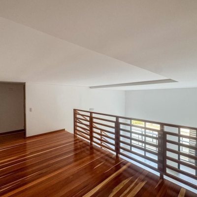 Loft com 81m², 1 quarto, 1 garagem, no bairro Monte Verde em Florianópolis
