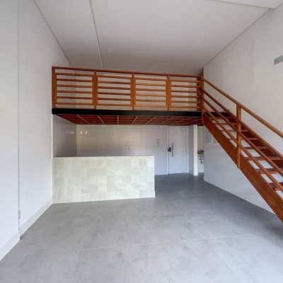 Loft com 81m², 1 quarto, 1 garagem, no bairro Monte Verde em Florianópolis