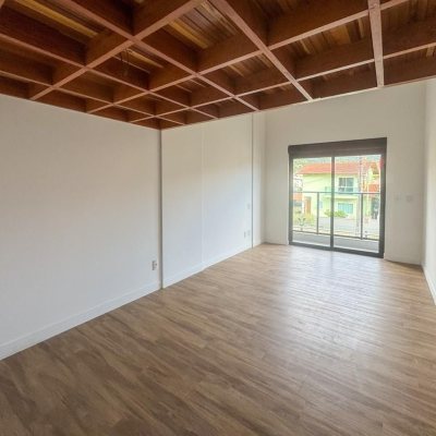 Loft com 81m², 1 quarto, 1 garagem, no bairro Monte Verde em Florianópolis