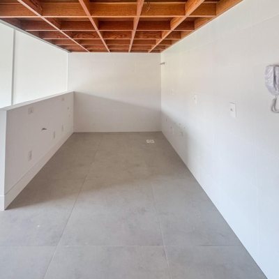 Loft com 81m², 1 quarto, 1 garagem, no bairro Monte Verde em Florianópolis