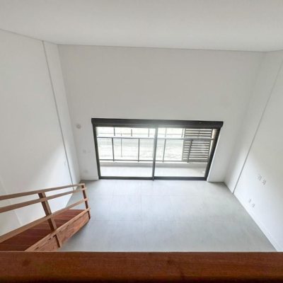 Loft com 53m², 1 quarto, 1 garagem, no bairro Monte Verde em Florianópolis
