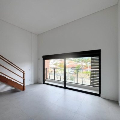 Loft com 53m², 1 quarto, 1 garagem, no bairro Monte Verde em Florianópolis