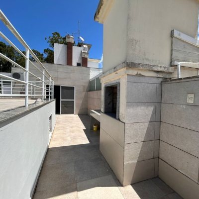Cobertura com 263m², 4 quartos (sendo 2 suítes), 2 garagens, no bairro Córrego Grande em Florianópolis