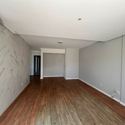 Cobertura com 263m², 4 quartos (sendo 2 suítes), 2 garagens, no bairro Córrego Grande em Florianópolis