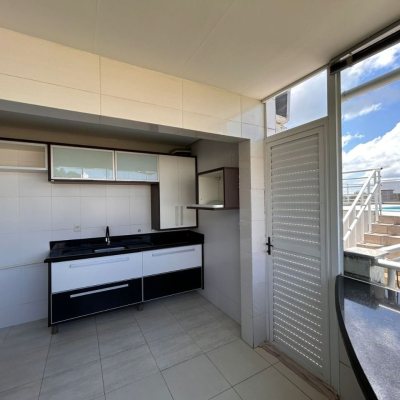 Cobertura com 263m², 4 quartos (sendo 2 suítes), 2 garagens, no bairro Córrego Grande em Florianópolis