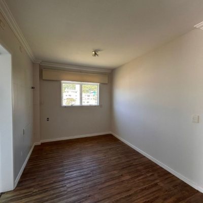 Cobertura com 263m², 4 quartos (sendo 2 suítes), 2 garagens, no bairro Córrego Grande em Florianópolis