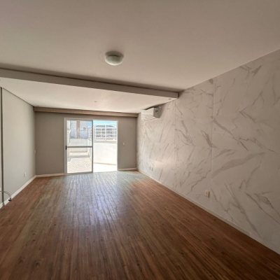 Cobertura com 263m², 4 quartos (sendo 2 suítes), 2 garagens, no bairro Córrego Grande em Florianópolis