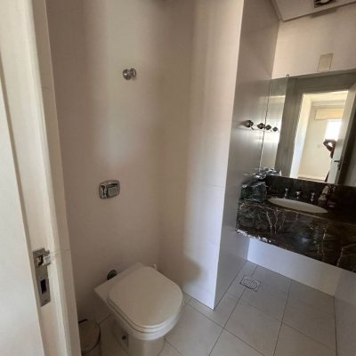 Cobertura com 263m², 4 quartos (sendo 2 suítes), 2 garagens, no bairro Córrego Grande em Florianópolis