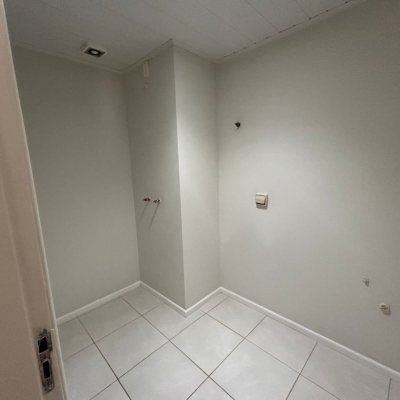 Cobertura com 263m², 4 quartos (sendo 2 suítes), 2 garagens, no bairro Córrego Grande em Florianópolis