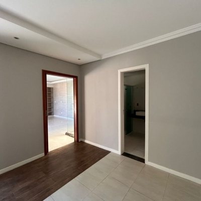 Cobertura com 263m², 4 quartos (sendo 2 suítes), 2 garagens, no bairro Córrego Grande em Florianópolis