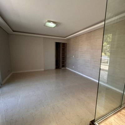 Cobertura com 263m², 4 quartos (sendo 2 suítes), 2 garagens, no bairro Córrego Grande em Florianópolis
