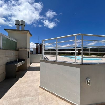 Cobertura com 263m², 4 quartos (sendo 2 suítes), 2 garagens, no bairro Córrego Grande em Florianópolis