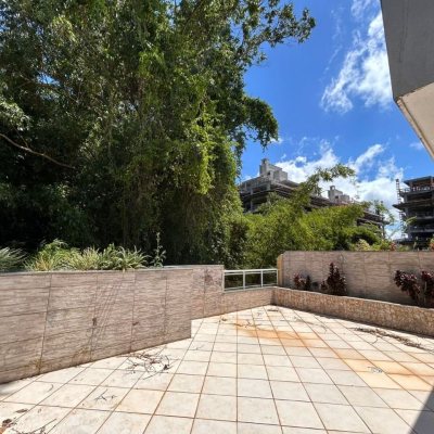 Cobertura com 263m², 4 quartos (sendo 2 suítes), 2 garagens, no bairro Córrego Grande em Florianópolis