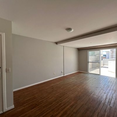 Cobertura com 263m², 4 quartos (sendo 2 suítes), 2 garagens, no bairro Córrego Grande em Florianópolis