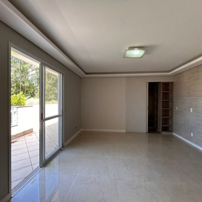 Cobertura com 263m², 4 quartos (sendo 2 suítes), 2 garagens, no bairro Córrego Grande em Florianópolis