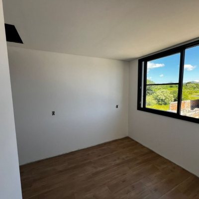 Sobrado Residencial com 165m², 2 quartos, 2 suítes, 2 garagens, no bairro Vargem Grande em Florianópolis