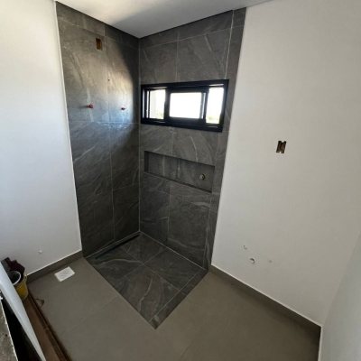 Sobrado Residencial com 165m², 2 quartos, 2 suítes, 2 garagens, no bairro Vargem Grande em Florianópolis