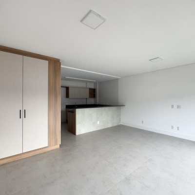 Studio Residencial com 46m², 1 quarto, 1 garagem, no bairro Monte Verde em Florianópolis