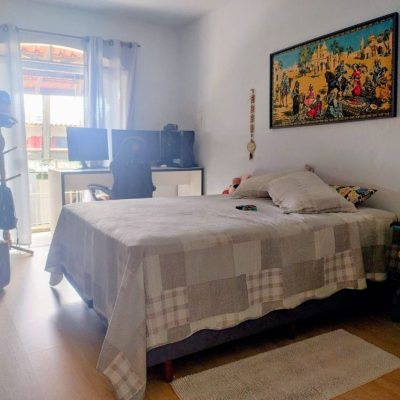 Casa Residencial com 218m², 6 quartos, 2 suítes, 2 garagens, no bairro Campeche em Florianópolis