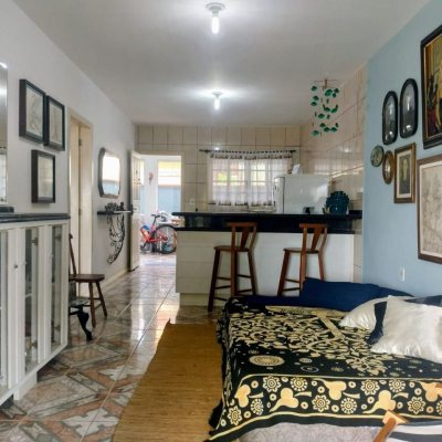 Casa Residencial com 218m², 6 quartos, 2 suítes, 2 garagens, no bairro Campeche em Florianópolis