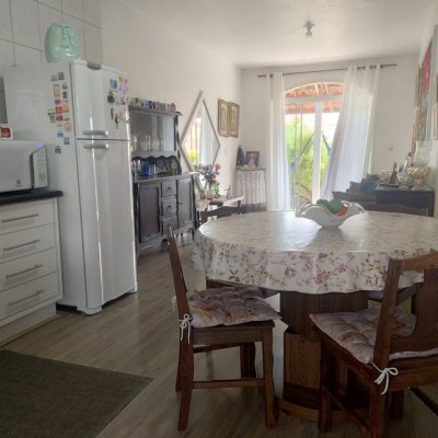 Casa Residencial com 218m², 6 quartos, 2 suítes, 2 garagens, no bairro Campeche em Florianópolis