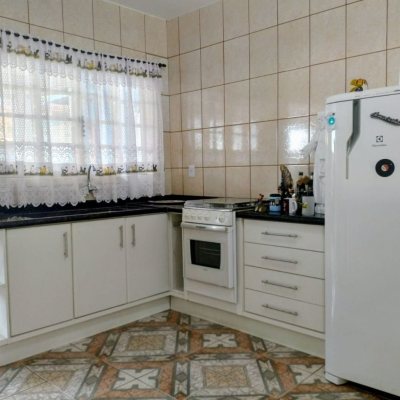 Casa Residencial com 218m², 6 quartos, 2 suítes, 2 garagens, no bairro Campeche em Florianópolis