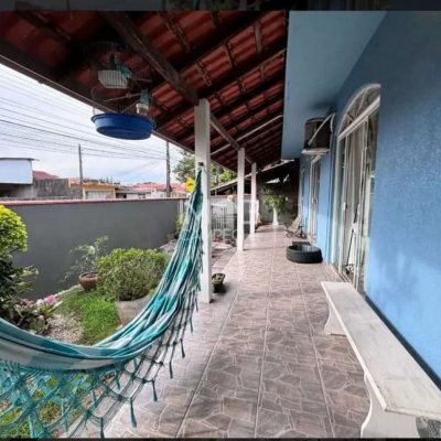 Casa Residencial com 218m², 6 quartos, 2 suítes, 2 garagens, no bairro Campeche em Florianópolis