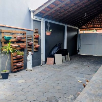 Casa Residencial com 218m², 6 quartos, 2 suítes, 2 garagens, no bairro Campeche em Florianópolis