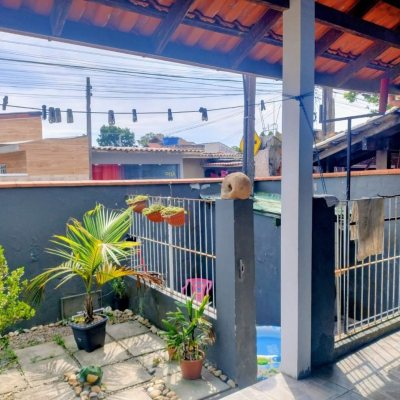 Casa Residencial com 218m², 6 quartos, 2 suítes, 2 garagens, no bairro Campeche em Florianópolis