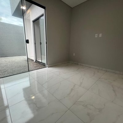 Casa Residencial com 68m², 2 quartos, 1 suíte, 1 garagem, no bairro Campeche em Florianópolis