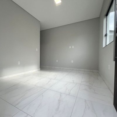 Casa Residencial com 68m², 2 quartos, 1 suíte, 1 garagem, no bairro Campeche em Florianópolis