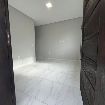 Casa Residencial com 68m², 2 quartos, 1 suíte, 1 garagem, no bairro Campeche em Florianópolis