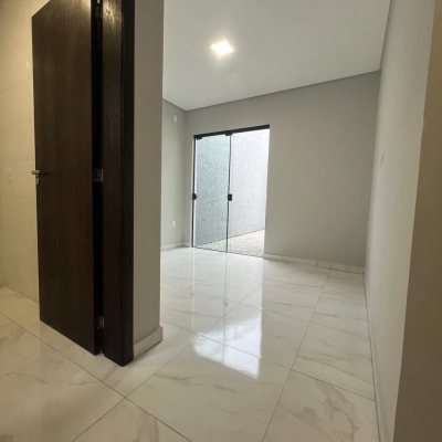 Casa Residencial com 68m², 2 quartos, 1 suíte, 1 garagem, no bairro Campeche em Florianópolis