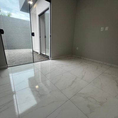 Casa Residencial com 68m², 2 quartos, 1 suíte, 1 garagem, no bairro Campeche em Florianópolis