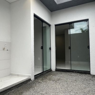 Casa Residencial com 68m², 2 quartos, 1 suíte, 1 garagem, no bairro Campeche em Florianópolis
