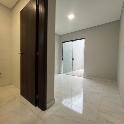 Casa Residencial com 68m², 2 quartos, 1 suíte, 1 garagem, no bairro Campeche em Florianópolis