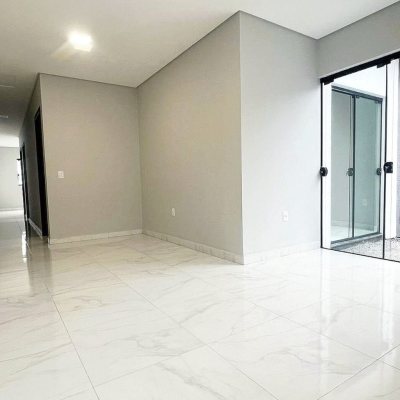 Casa Residencial com 68m², 2 quartos, 1 suíte, 1 garagem, no bairro Campeche em Florianópolis