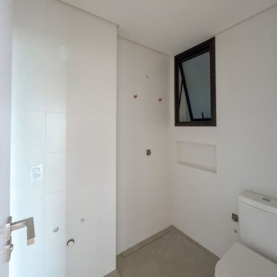 Apartamentos com 148m², 3 quartos, 3 suítes, 2 garagens, no bairro Jurerê em Florianópolis