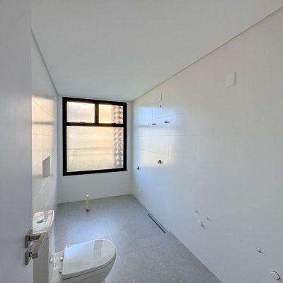 Apartamentos com 148m², 3 quartos, 3 suítes, 2 garagens, no bairro Jurerê em Florianópolis