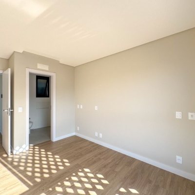 Apartamentos com 236m², 3 quartos, 3 suítes, 2 garagens, no bairro Jurerê em Florianópolis