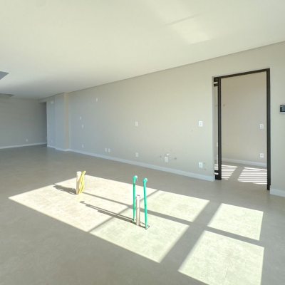 Apartamentos com 236m², 3 quartos, 3 suítes, 2 garagens, no bairro Jurerê em Florianópolis