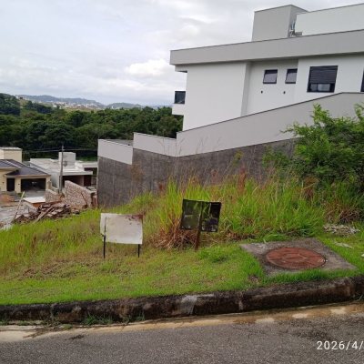 Terreno Comercial/Residencial com 451m², no bairro Forquilhas em São José