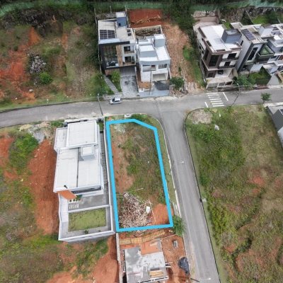 Terreno Comercial/Residencial com 451m², no bairro Forquilhas em São José